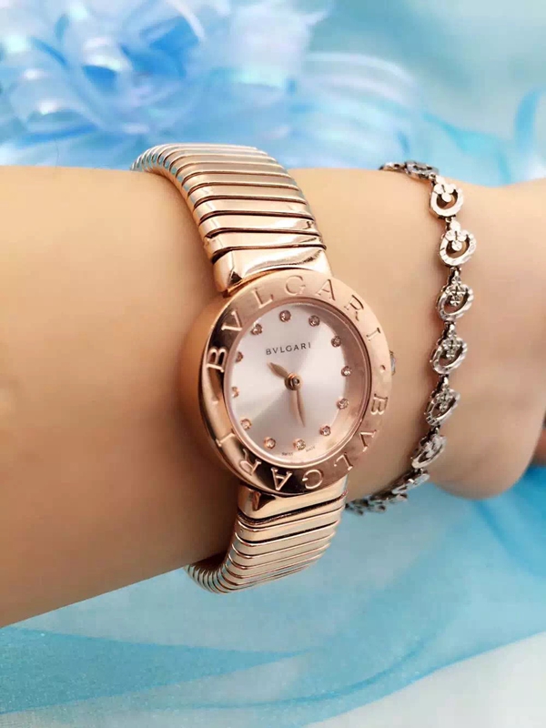 ブルガリ時計正面デザイン